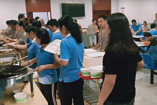 食堂承包公司不榨取員工伙食費(fèi)靠什么賺錢？